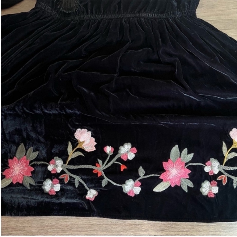 a.n.a Black Velvet Floral Embroidered Long Sleeve Boho Dress Medium - Picture 4 of 13